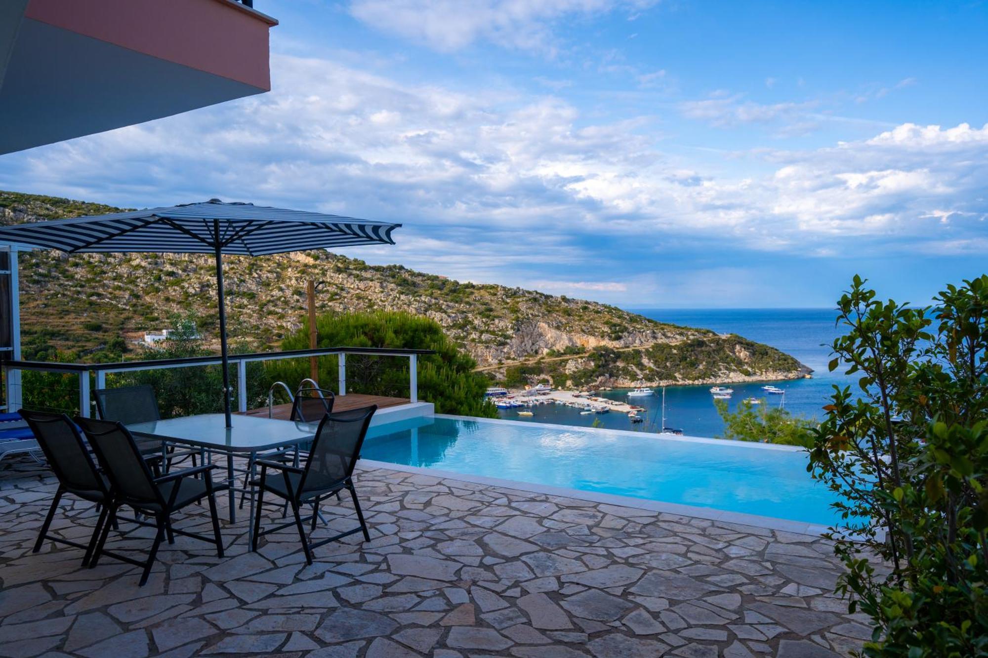 Coastal Paradise Found - Komis' Private Pool Retreat Agios Nikolaos  Ngoại thất bức ảnh